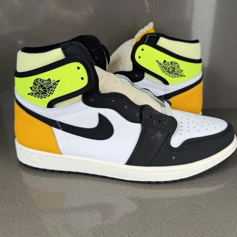 Nike Air Jordan 1 Retro High OG Volt Gold Men's Size 11 555088-118 Sneakers